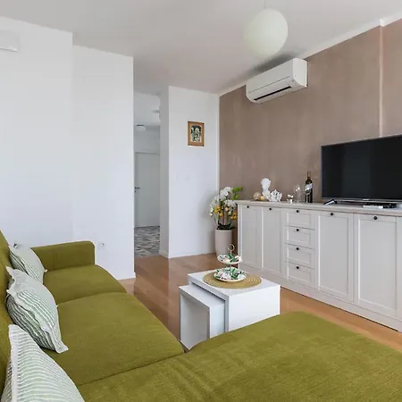 Amazing In With House Sea View *