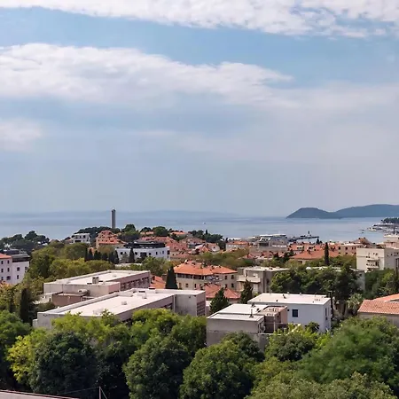 Apartament Amazing In With House Sea View Split