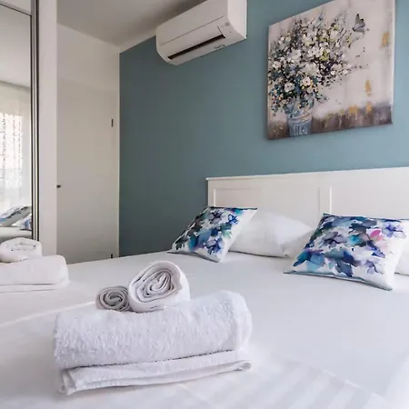 Amazing In With House Sea View *